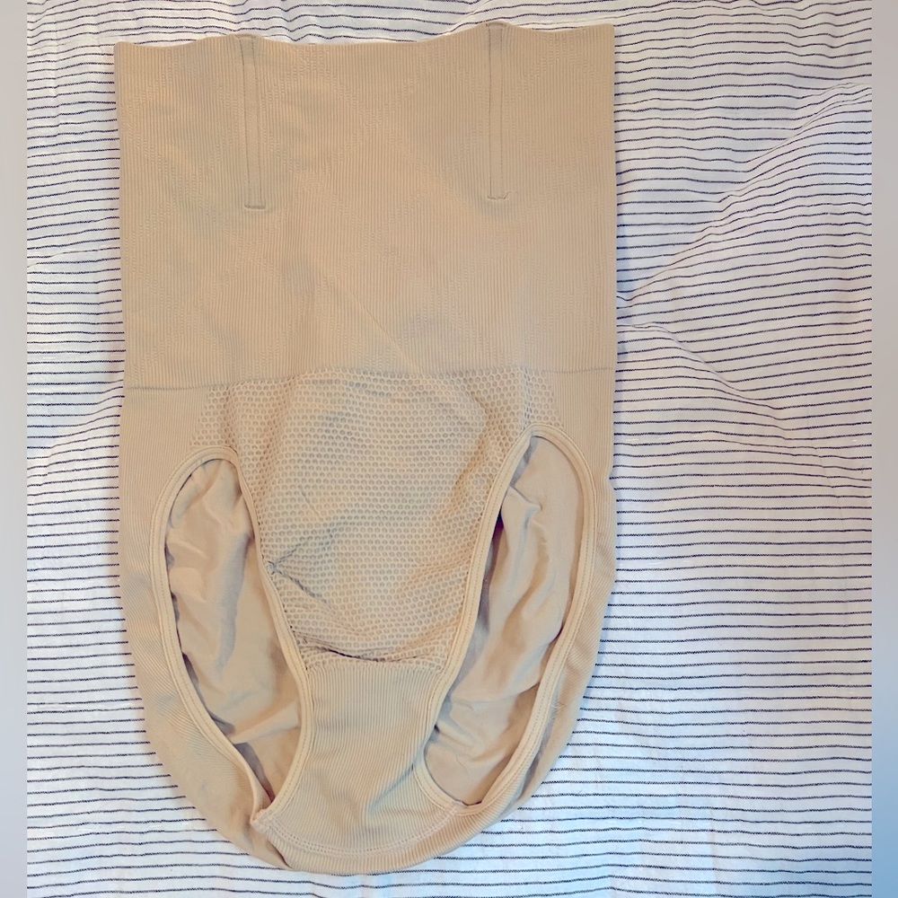 Maidenform Shapewear Underwear with stays XL-XXL new beige color